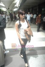 Dia Mirza return from Toronto in Mumbai Airport on 27th June 2011 (44).JPG